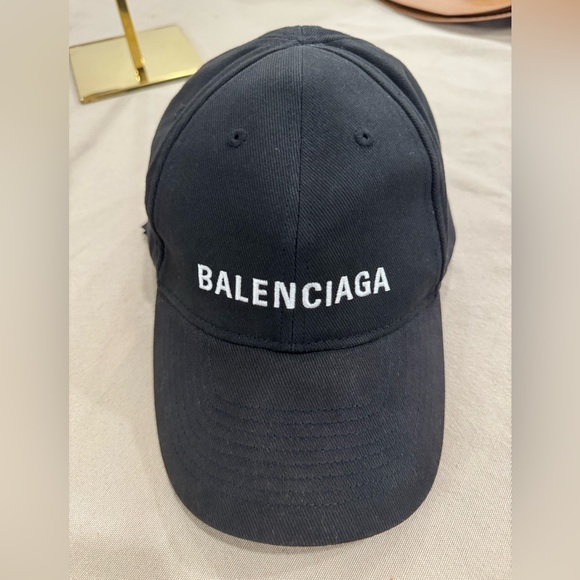 ❌SOLD❌ Balenciaga Classic Black Baseball Cap - Picture 2 of 10